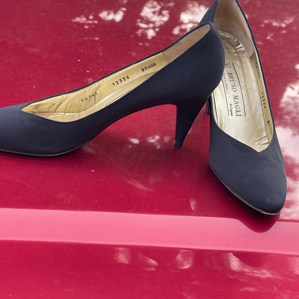 👠 - Picture 2 of 6